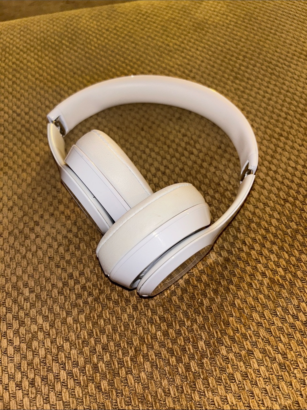 Beats Solo 2 Wireless Over-Ear Headphones - White